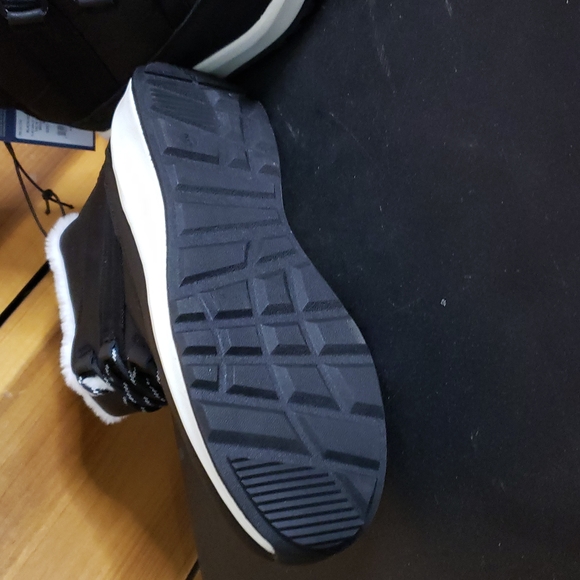 NEW! Calysta Sport Bottom Winter Black Boots, Universal Thread - Picture 3 of 5